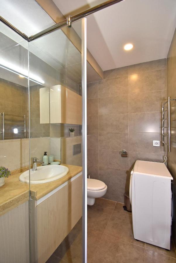 Home4You Apartments On Koghbatsi Jerevan Buitenkant foto