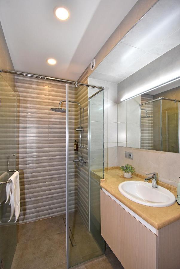 Home4You Apartments On Koghbatsi Jerevan Buitenkant foto