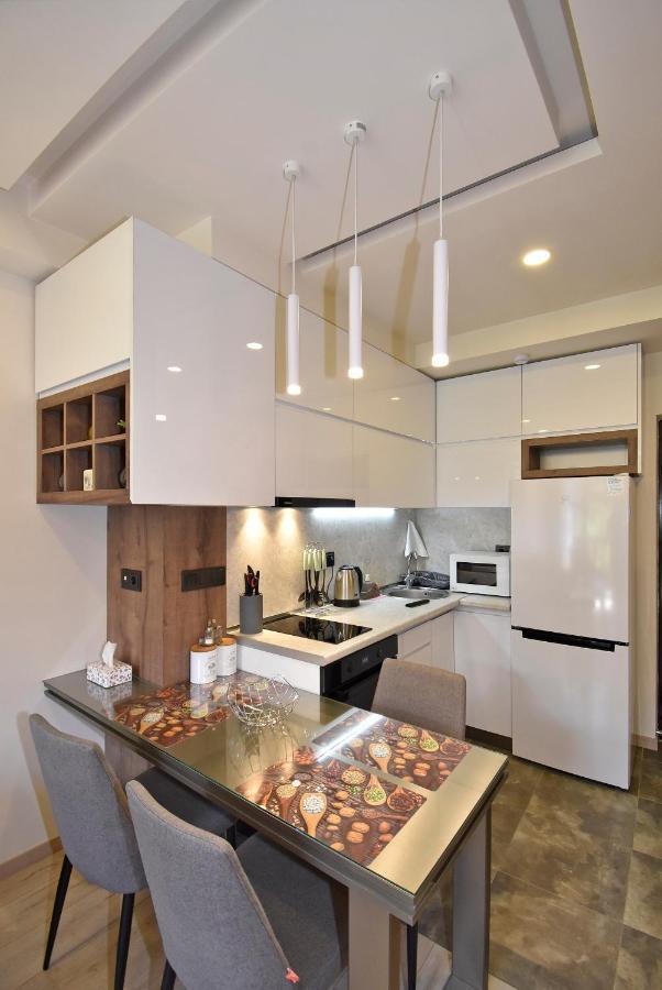 Home4You Apartments On Koghbatsi Jerevan Buitenkant foto