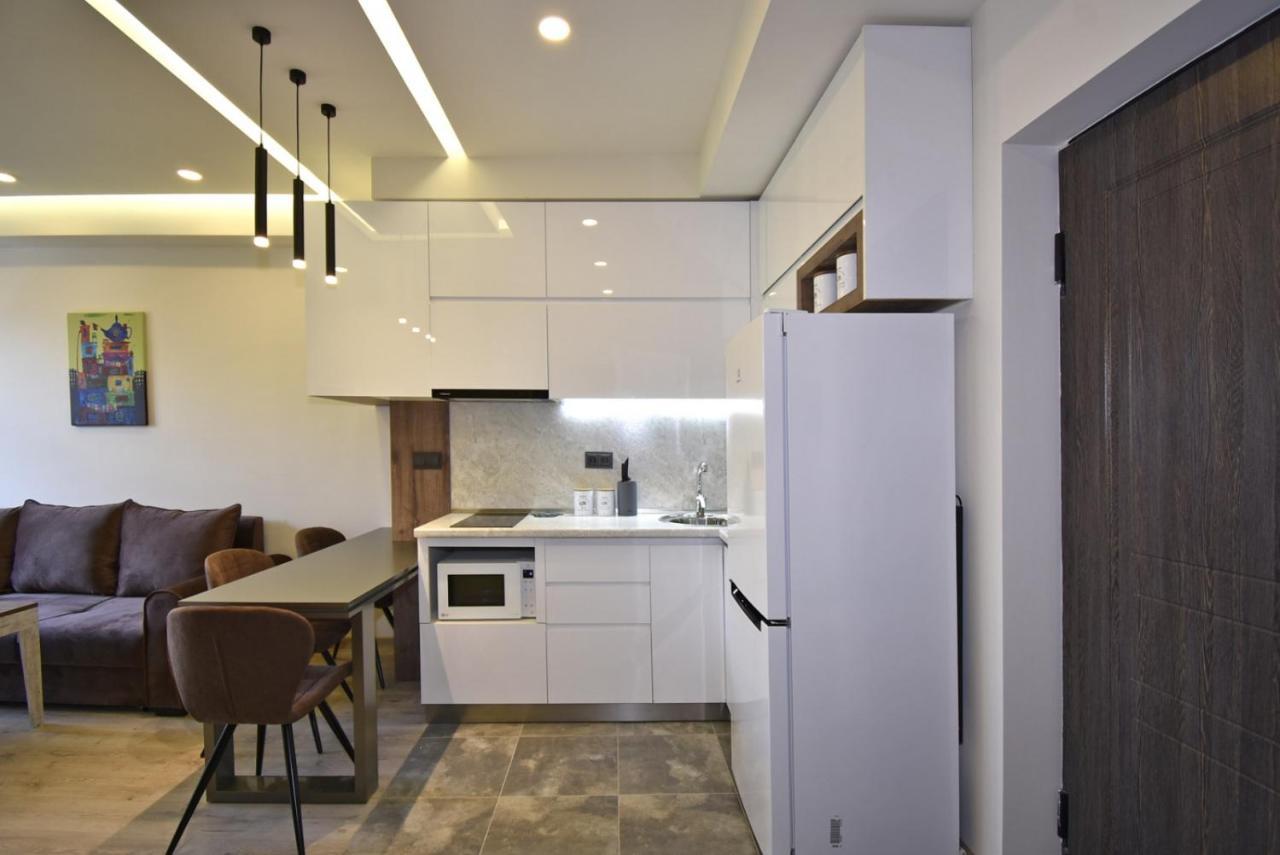 Home4You Apartments On Koghbatsi Jerevan Buitenkant foto